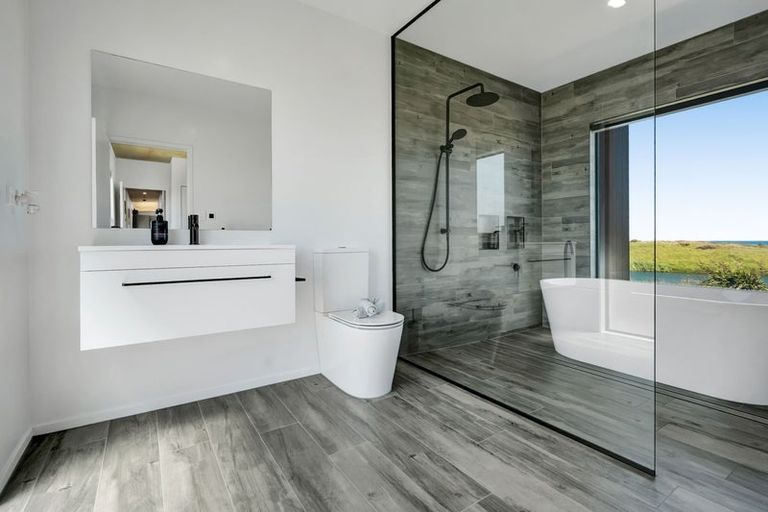 Photo of property in 21 Rosemount Road, Waverley, 4591