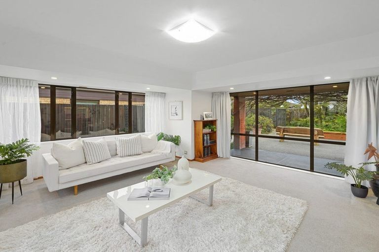 Photo of property in 10 Thurlestone Place, Burnside, Christchurch, 8053