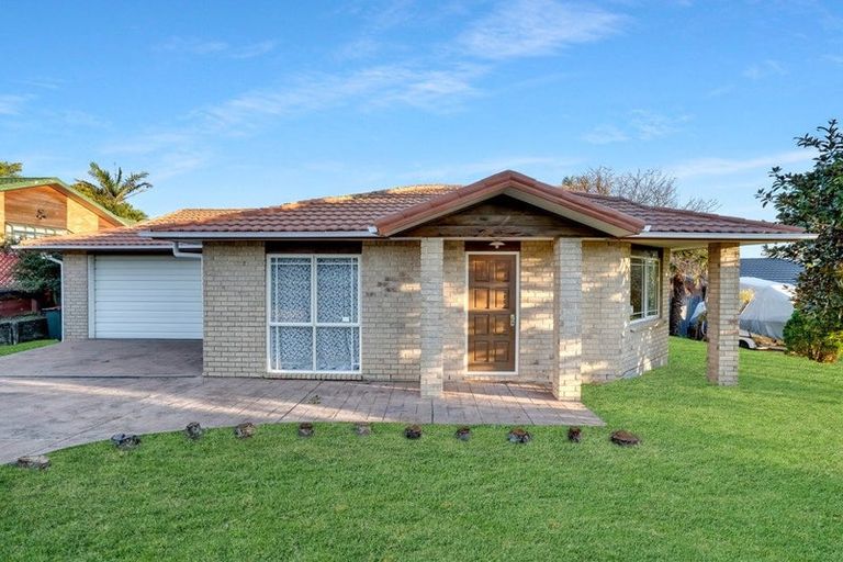 Photo of property in 22 Medvale Avenue, Flat Bush, Auckland, 2019