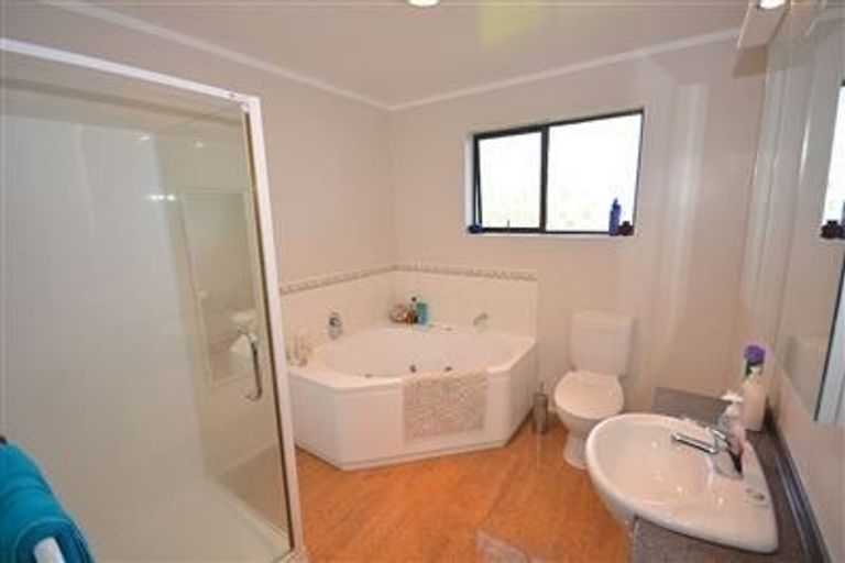 Photo of property in 16 Hastings Street, Waikanae Beach, Waikanae, 5036