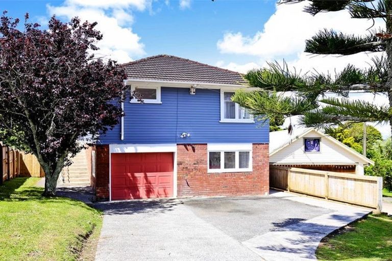 Photo of property in 10 Fowey Avenue, Te Atatu South, Auckland, 0610