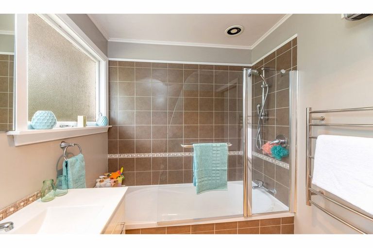 Photo of property in 32 Horton Place, Avondale, Christchurch, 8061