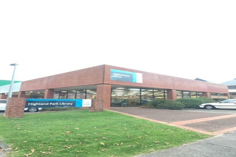 Photo of property in 3/7 Highland Park Drive, Highland Park, Auckland, 2010