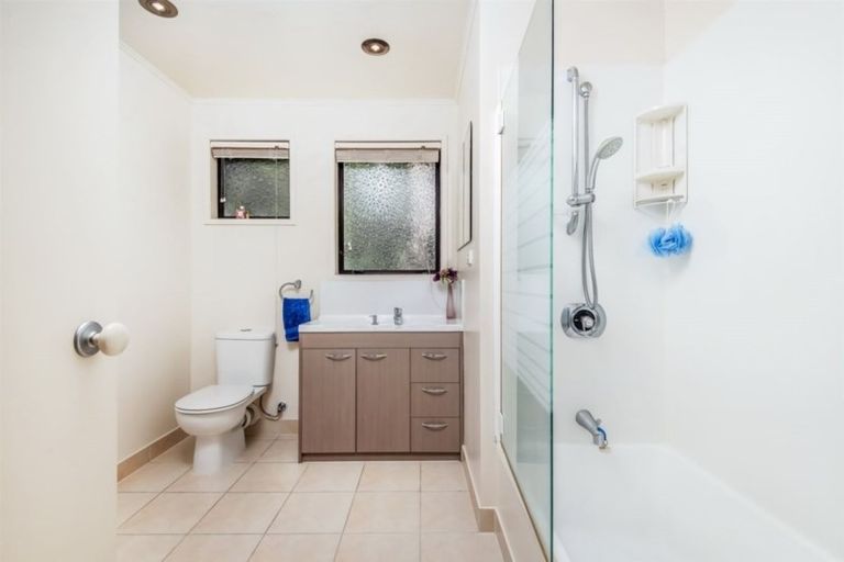 Photo of property in 8 Kallista Place, Browns Bay, Auckland, 0630