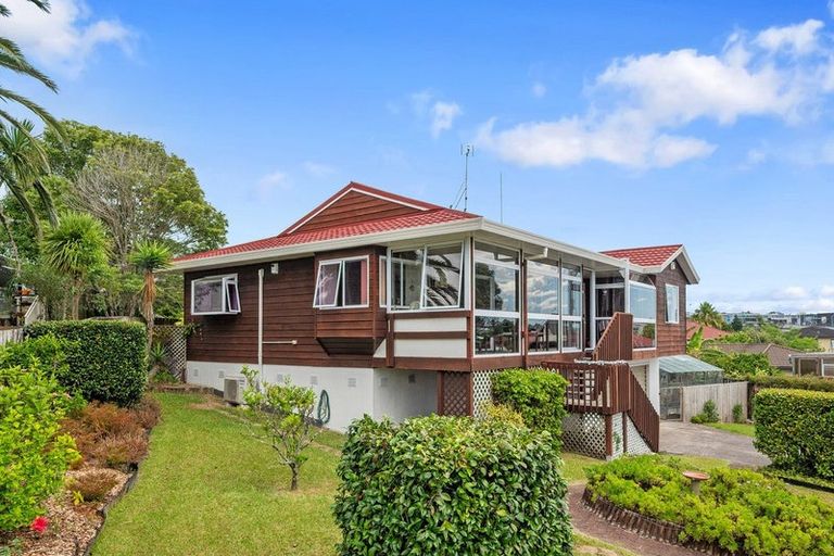 Photo of property in 96 Unsworth Drive, Unsworth Heights, Auckland, 0632