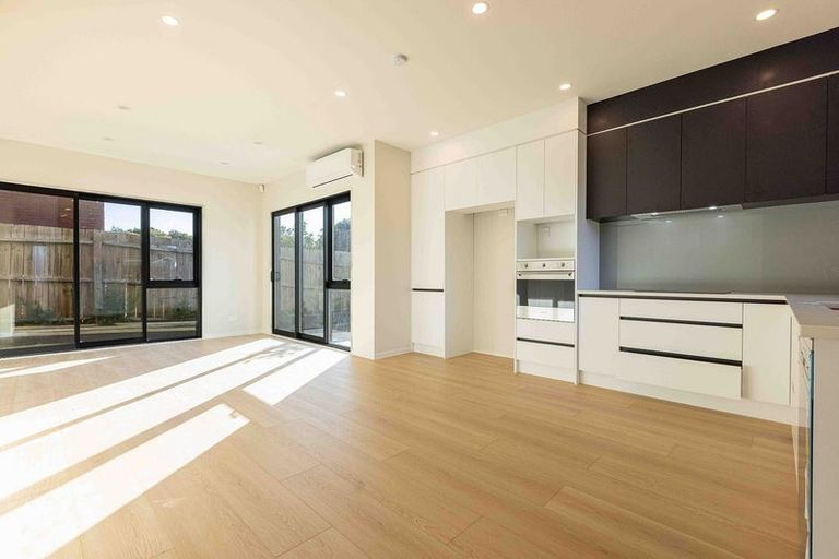 Photo of property in 2/155 Te Atatu Road, Te Atatu South, Auckland, 0610