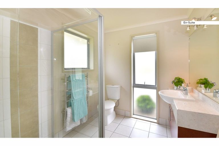 Photo of property in 24 Puhoi Close, Puhoi, Warkworth, 0994