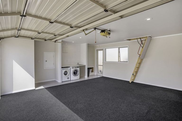 Photo of property in 81d Mirrabooka Avenue, Botany Downs, Auckland, 2010