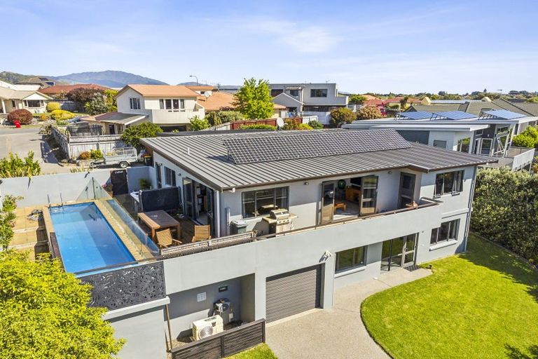 Photo of property in 8 Millennium Hill, Paraparaumu, 5032