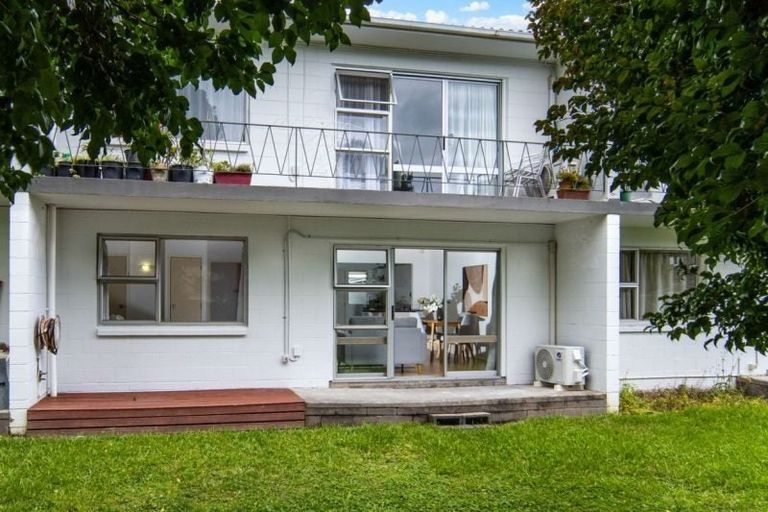 Photo of property in 3/45 Blockhouse Bay Road, Avondale, Auckland, 1026