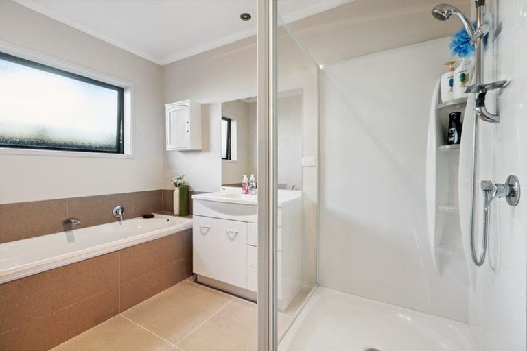 Photo of property in 21b Heta Road, Highlands Park, New Plymouth, 4312