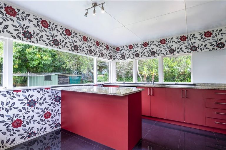 Photo of property in 265 Titirangi Road, Titirangi, Auckland, 0604