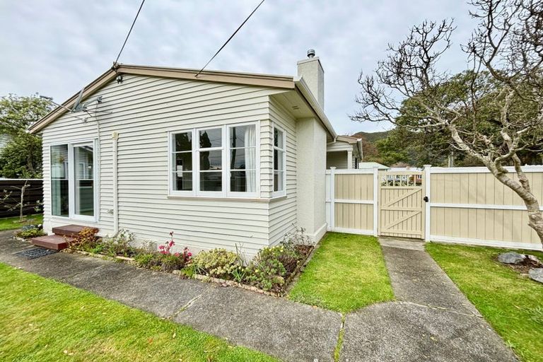 Photo of property in 1 Russell Street, Waterloo, Lower Hutt, 5011