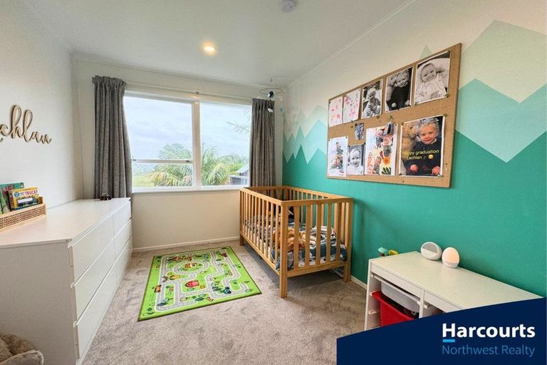 Photo of property in 20 Edgerton Road, Te Atatu Peninsula, Auckland, 0610