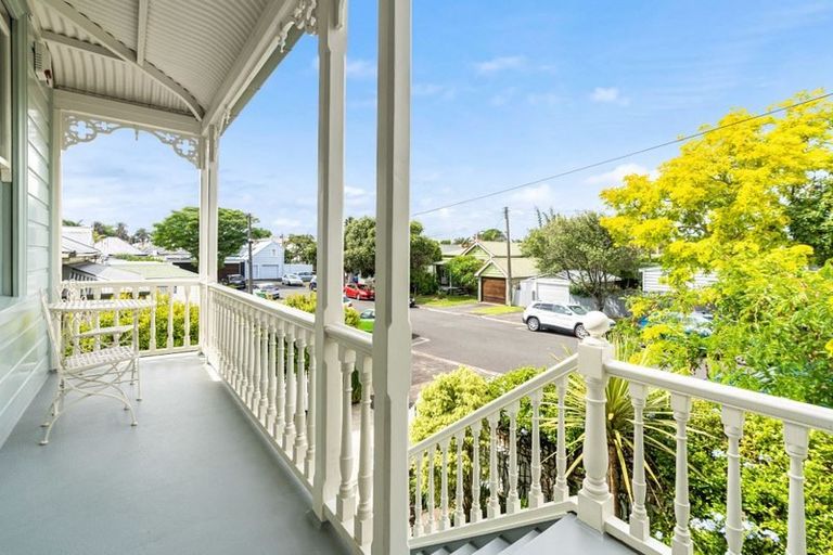 Photo of property in 1 Kapai Road, Devonport, Auckland, 0624