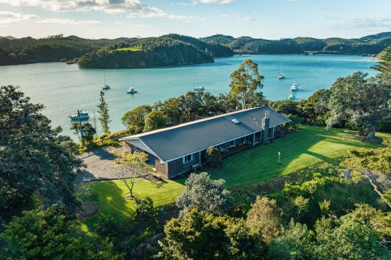Photo of property in 150 Whangaruru Wharf Road, Whangaruru, Hikurangi, 0184