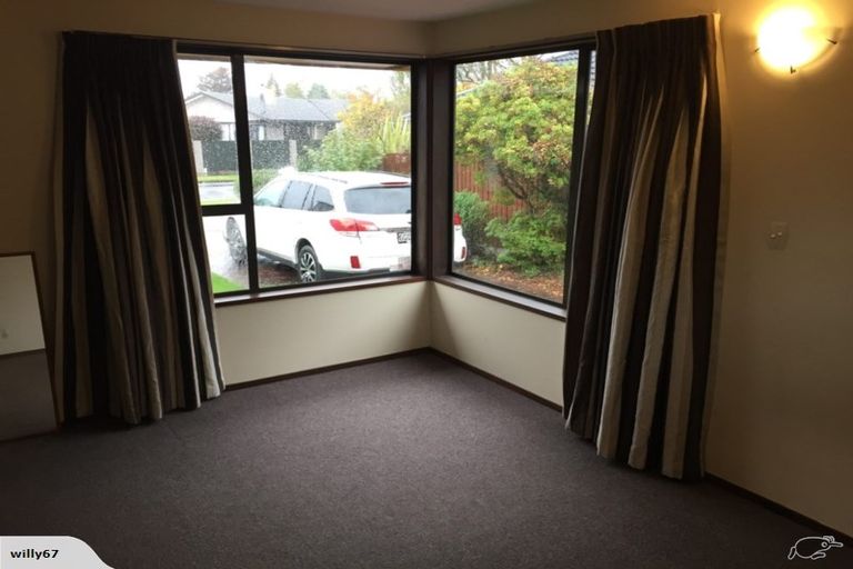 Photo of property in 12 Harkness Place, Avonhead, Christchurch, 8042