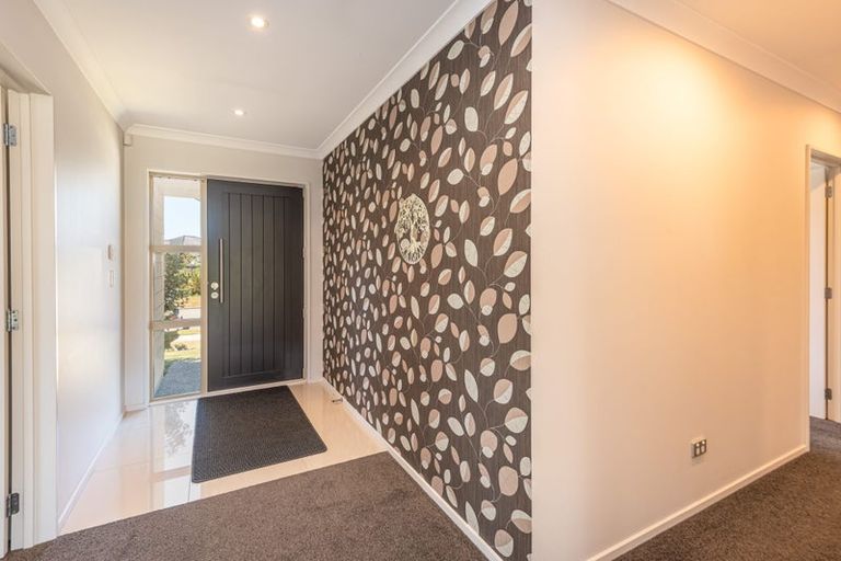 Photo of property in 16 Watkins Drive, Rangiora, 7400