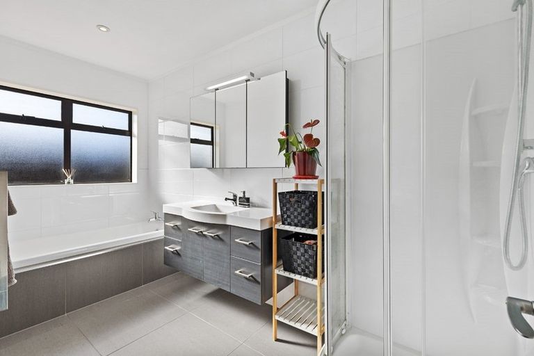 Photo of property in 15 Pounamu Avenue, Greenhithe, Auckland, 0632