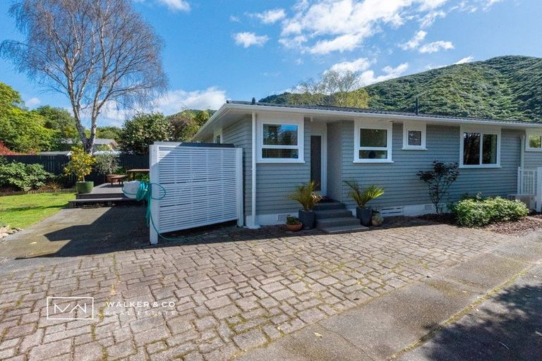 Photo of property in 40 Larchmont Grove, Totara Park, Upper Hutt, 5018