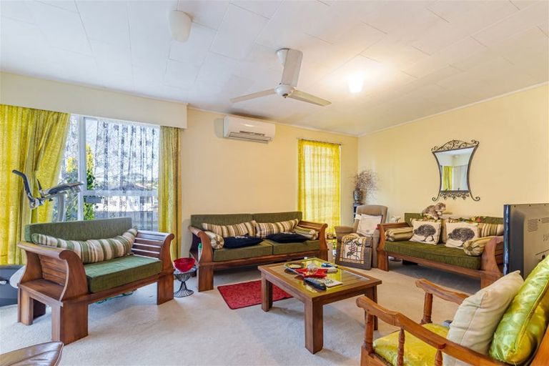 Photo of property in 5 Kapiti Place, Sunnynook, Auckland, 0620