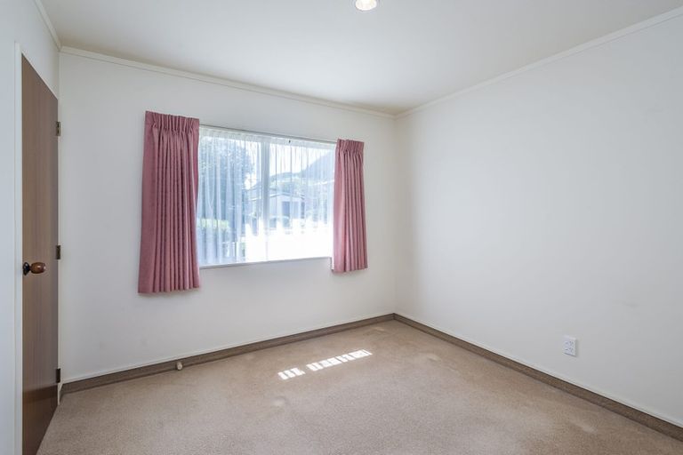 Photo of property in 18 Tararua Street, Paraparaumu, 5032