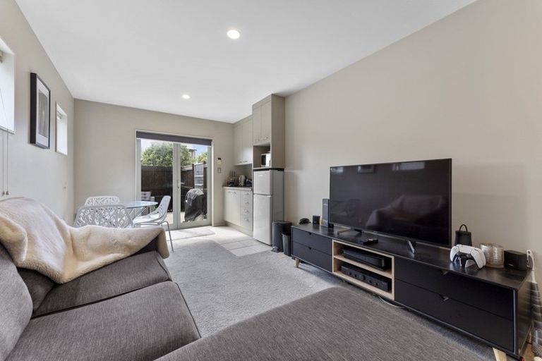 Photo of property in 19 Springdale Grove, Fitzherbert, Palmerston North, 4410