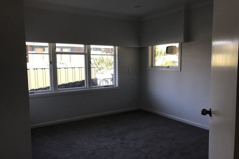 Photo of property in 22 Coles Crescent, Papakura, 2110