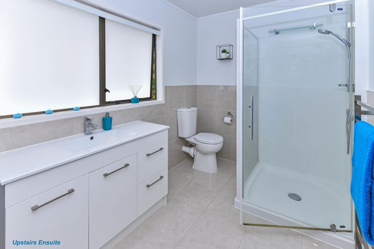 Photo of property in 24 Deodar Place, Totara Heights, Auckland, 2105