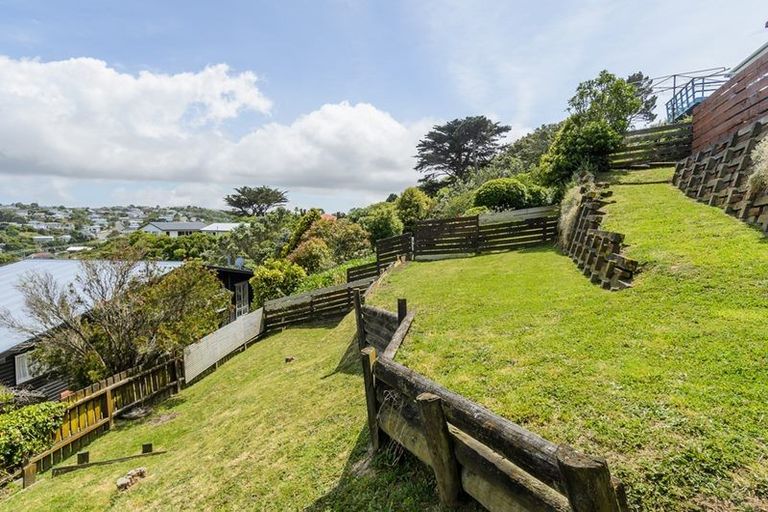 Photo of property in 43 Turville Crescent, Newlands, Wellington, 6037