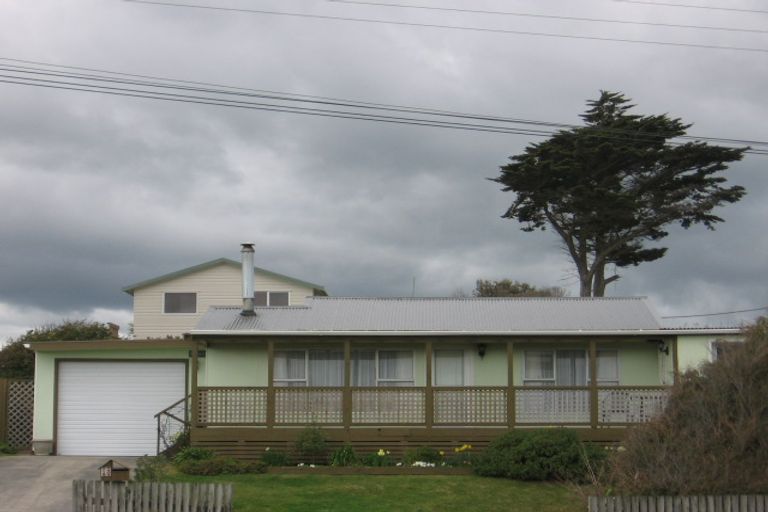 Photo of property in 13 Nash Parade, Foxton Beach, Foxton, 4815