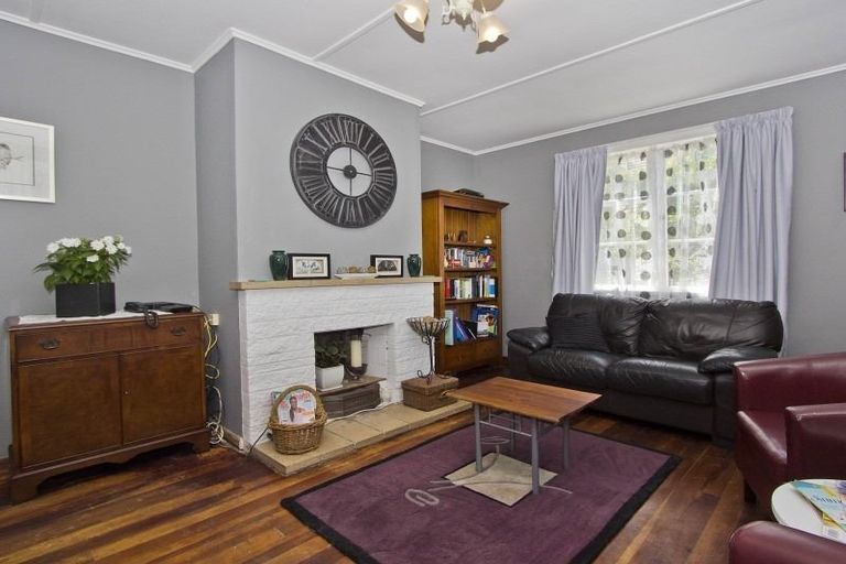 Photo of property in 15 Lockwood Crescent, Taita, Lower Hutt, 5011