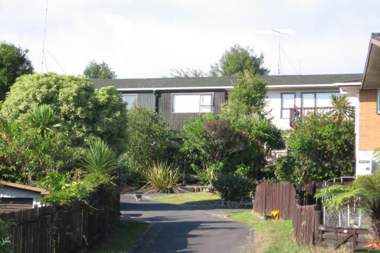 Photo of property in 2/10 Sandiacre Way, Browns Bay, Auckland, 0630