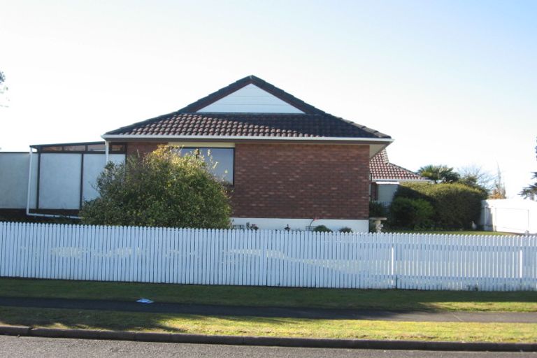 Photo of property in 2/3 Seaward Place, Wattle Downs, Auckland, 2103