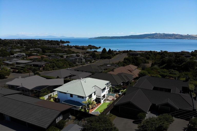 Photo of property in 1/40 Shepherd Road, Waipahihi, Taupo, 3330