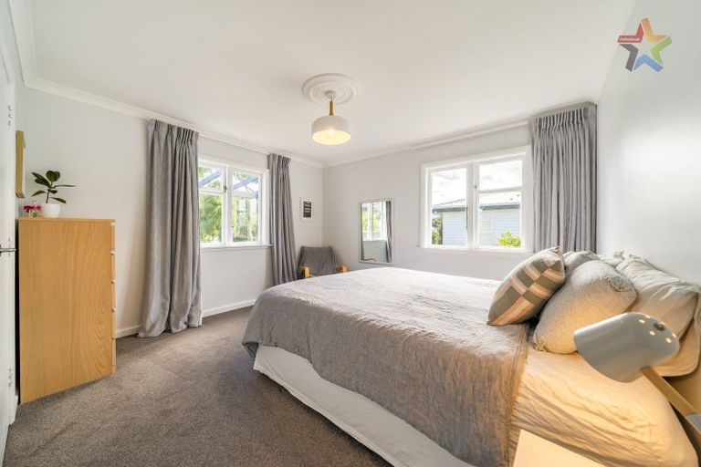 Photo of property in 206a Miromiro Road, Normandale, Lower Hutt, 5010