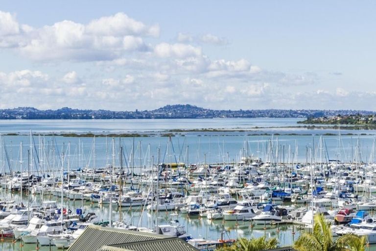 Photo of property in 15 Courtneys, West Harbour, Auckland, 0618