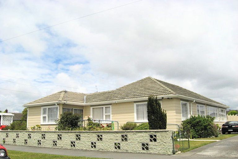 Photo of property in 17 Bateman Avenue, Bryndwr, Christchurch, 8053