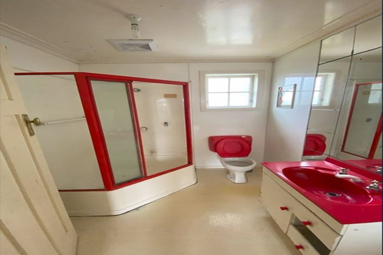 Photo of property in 1/3170 Great North Road, New Lynn, Auckland, 0600