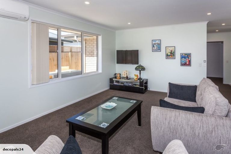 Photo of property in 80 Golden Shore Place, Coromandel, 3506