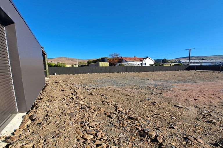 Photo of property in 2 Clifford Street, Clinton, 9534