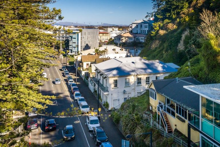 Photo of property in 29 Marine Parade, Bluff Hill, Napier, 4110