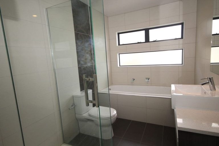 Photo of property in 21a Dallinghoe Crescent, Milford, Auckland, 0620