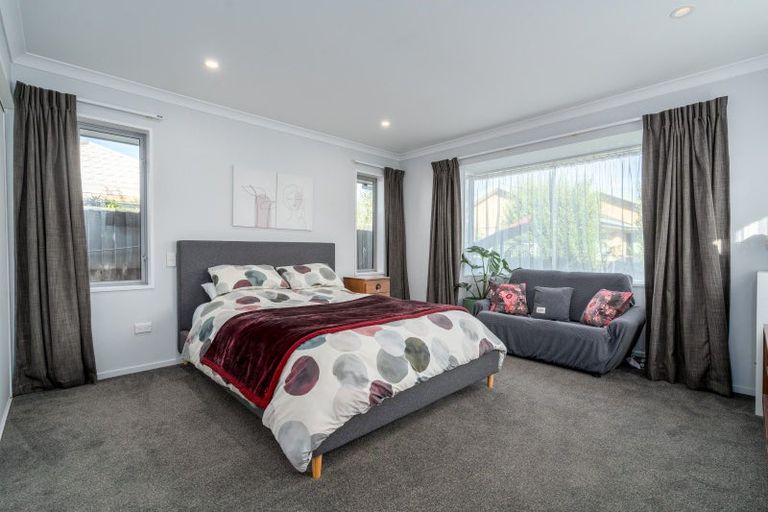 Photo of property in 16 Flaxgrove Place, Parklands, Christchurch, 8083