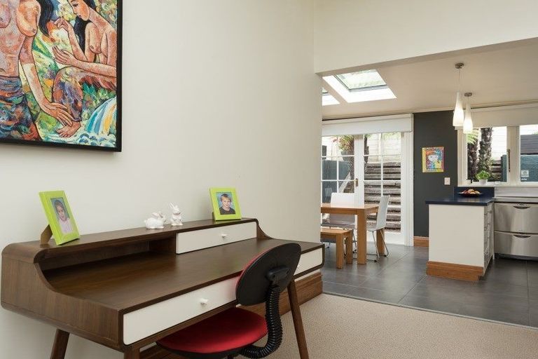 Photo of property in 23 Patanga Crescent, Thorndon, Wellington, 6011