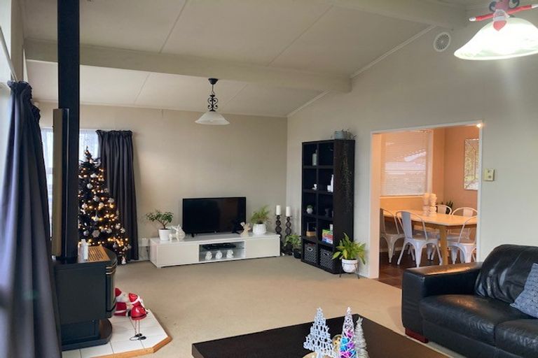Photo of property in 15 Palliser Place, Milson, Palmerston North, 4414
