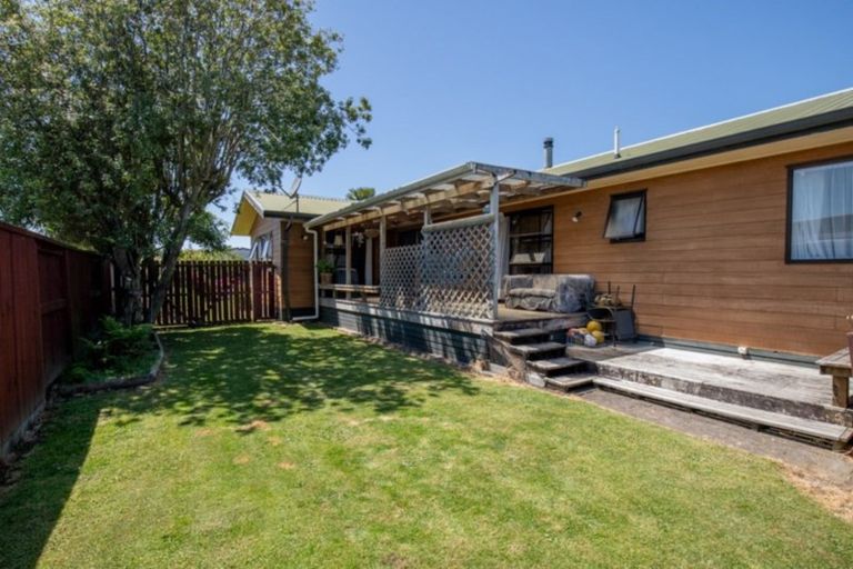 Photo of property in 12 Darlington Street, Ngatea, 3503