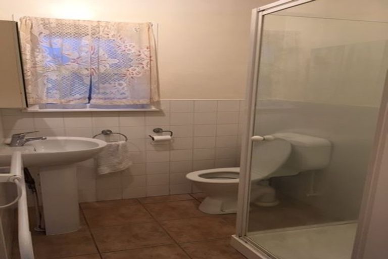 Photo of property in 1/12 Fifeshire Street, Hauraki, Auckland, 0622