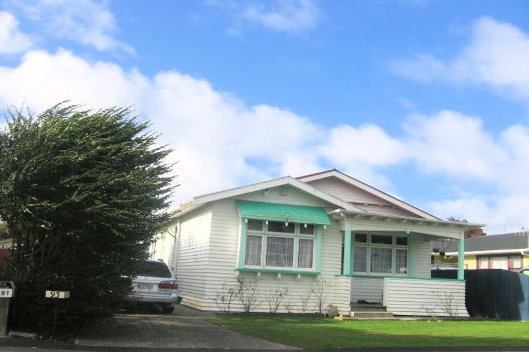 Photo of property in 93 Shamrock Street, Takaro, Palmerston North, 4412