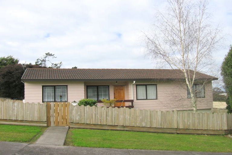 Photo of property in 1 Lowell Place, Massey, Auckland, 0614
